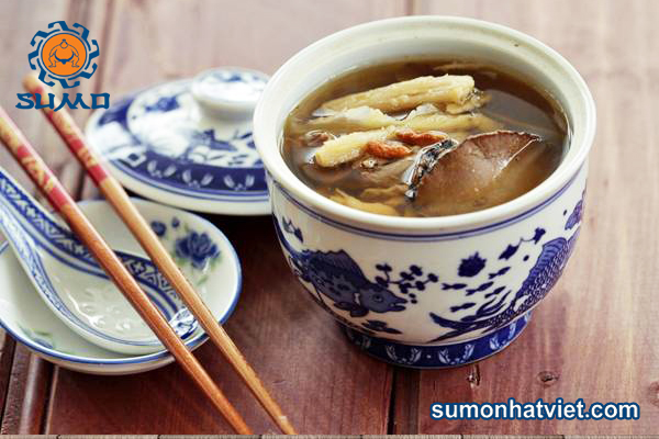 2. Nấu canh đông trùng hạ thảo hầm sườn heo